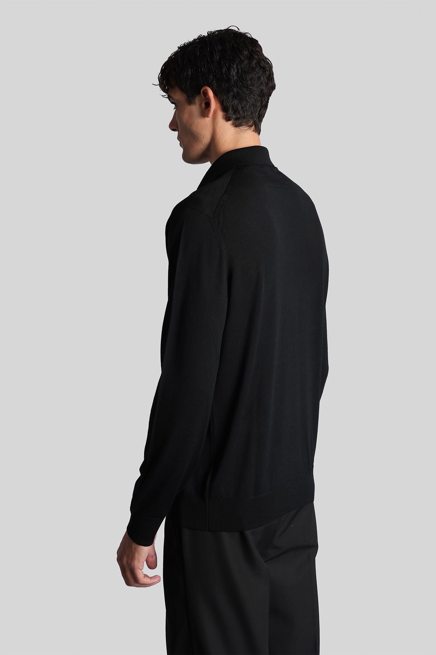 Polo in black wool